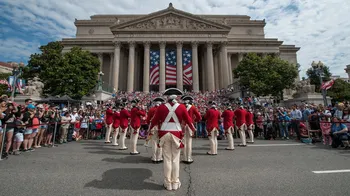 Combo: National Archives + Museum of American History Tour