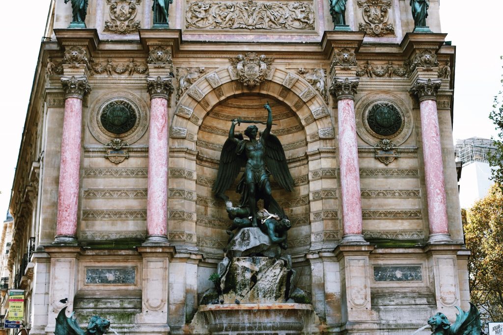Tour-Paris-Quarter-Guided-Latin